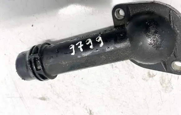 Audi A4 S4 B5 8D Engine coolant pipe/hose 06b121121 03811121b