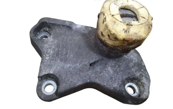 Audi A8 S8 D3 4E Engine mounting bracket 4E0199343AA