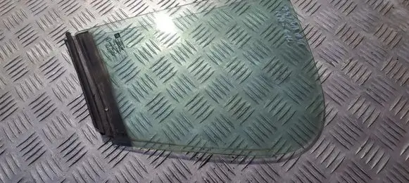 Opel Astra H Rear vent window glass 