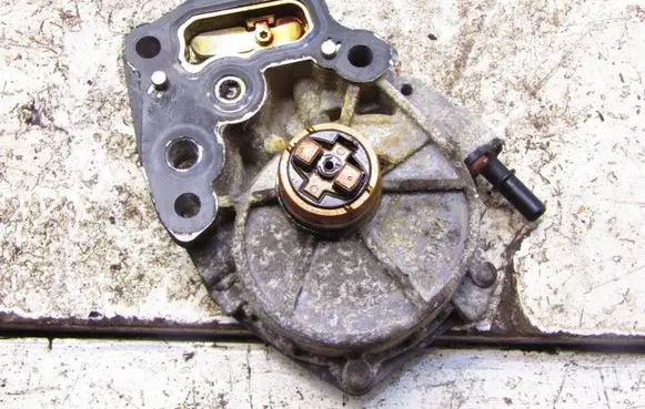 Toyota Auris E180 Vacuum pump 12678247