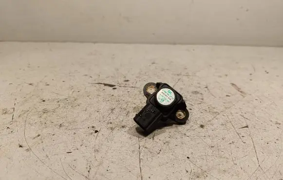Mercedes-Benz CLA C117 X117 W117 Air pressure sensor 0261230190