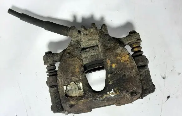 Peugeot 3008 I Front brake caliper 9687373480