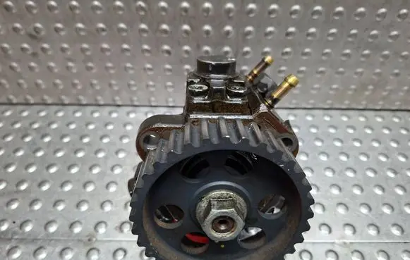 Opel Antara Fuel injection high pressure pump S26336317 0445010180
