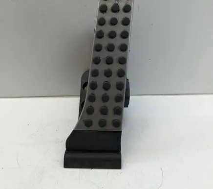Mercedes-Benz C W204 Accelerator throttle pedal A2043000204 0998 30031101