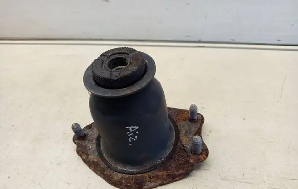 Toyota Avensis T250 Front shock absorber mounting bracket 