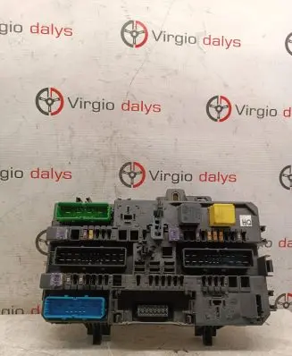 Opel Zafira B Fuse module 13220831 5DK00866953
