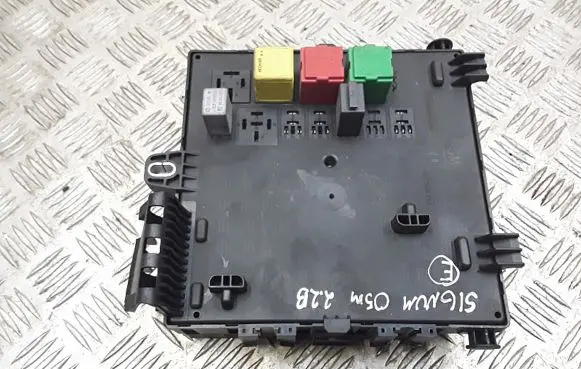 Opel Signum Fuse module 13205777fs