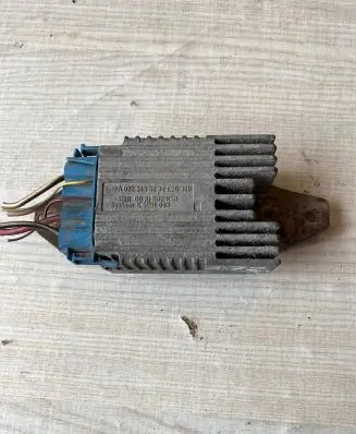 Mercedes-Benz E W210 Coolant fan relay A0225456232 E5001003