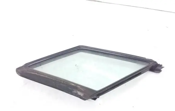 Mazda 5 Front door vent window glass four-door C23559651