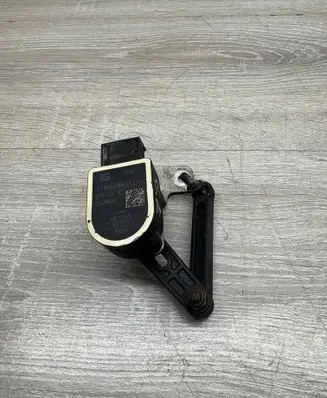 Headlight/headlamp level sensor