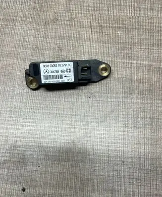 Mercedes-Benz C W203 Airbag deployment crash/impact sensor 0018204426 004788