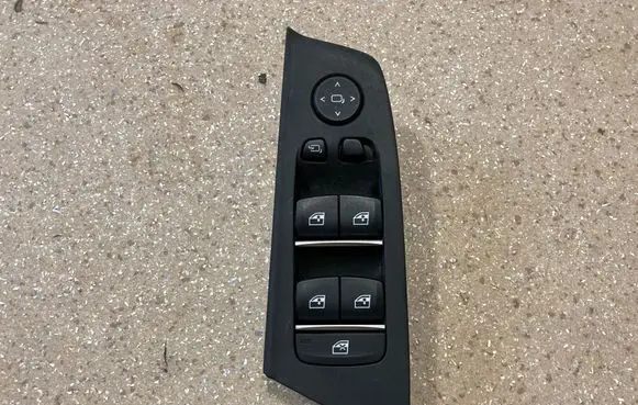 BMW M5 F90 Electric window control switch 6832729