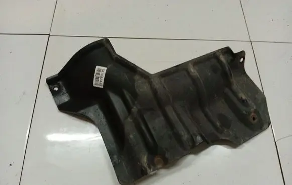 Mitsubishi Endeavor Engine splash shield/under tray
