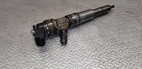 BMW 3 E90 E91 Fuel injector 7793836 0445110216