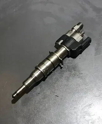BMW X6 E71 Fuel injector 7585261 10181010