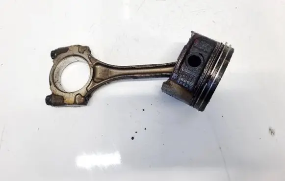 Toyota Yaris Piston with connecting rod