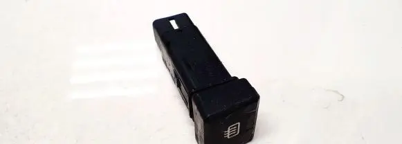 KIA Carens I Windscreen/window heater switch 31015b