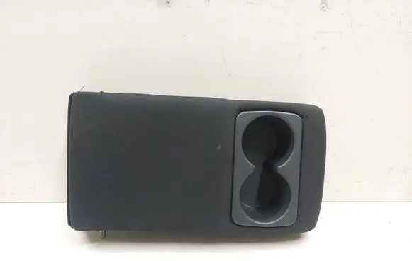 Hyundai i30 Rear seat armrest 