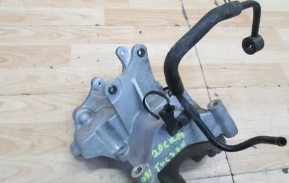 Hyundai Tucson JM Engine mount bracket