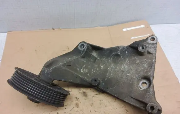 Opel Zafira A A/C compressor mount bracket 24459840