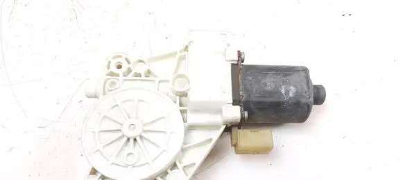 Mercedes-Benz Sprinter W906 Front door window regulator motor 0068205542