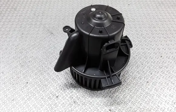 Mazda 323 F Heater fan/blower U2331001