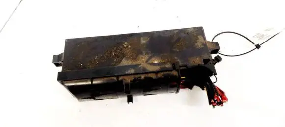 Volkswagen Touran II Fuse box set 1306160302