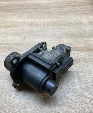Volkswagen PASSAT B6 EGR valve 03G131501D 03G131502