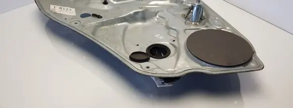 Rear door manual window regulator