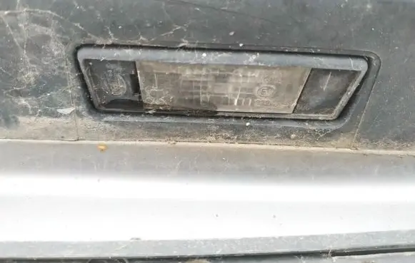 Peugeot 607 Number plate light