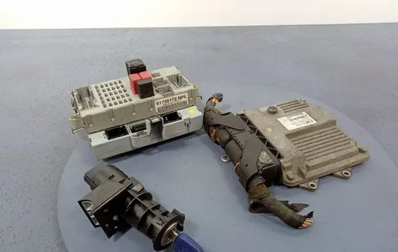 Fiat Punto (188) Engine control unit/module ECU 55192093