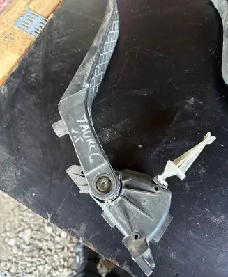 Volkswagen Touareg I Accelerator throttle pedal 7L6721507