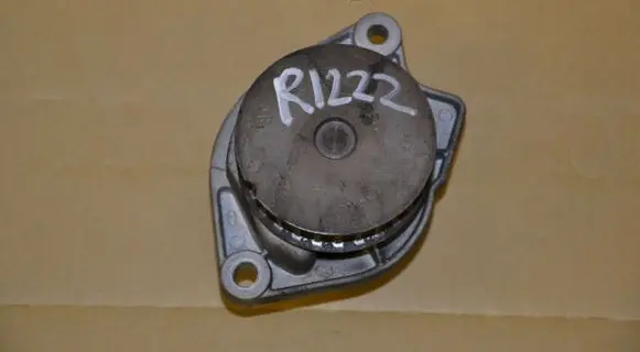 Volkswagen Golf IV Water pump 030121019J