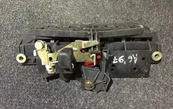 Audi A6 S6 C5 4B Tailgate/trunk/boot lock/catch/latch 8d9827565