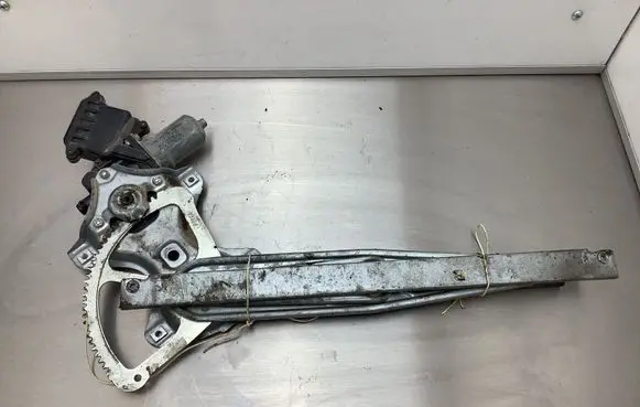 Toyota Yaris Front door window regulator with motor 857020F010 983712100 AV2621002730