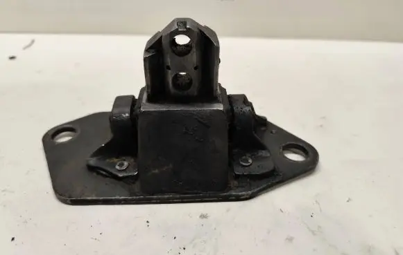 Volvo V70 Engine mount bracket 6140300001A602
