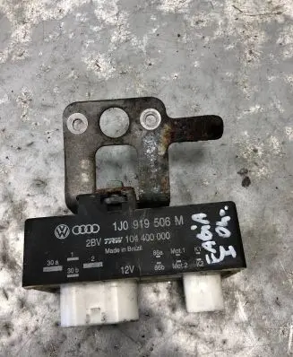 Skoda Fabia Mk1 (6Y) Coolant fan relay 1J0919506M