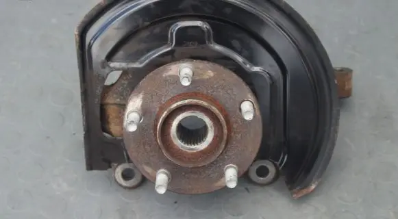 Nissan Juke I F15 Front wheel hub spindle knuckle