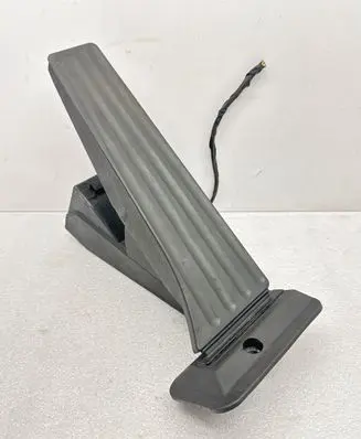 BMW 5 F10 F11 Accelerator throttle pedal 6858575 0202121911A 020212191F