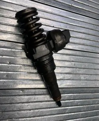 Volkswagen PASSAT B6 Fuel injector 038130073BQ