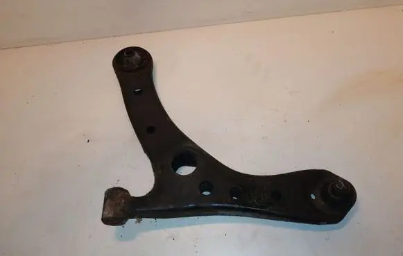 Toyota Avensis Verso Front lower control arm/wishbone