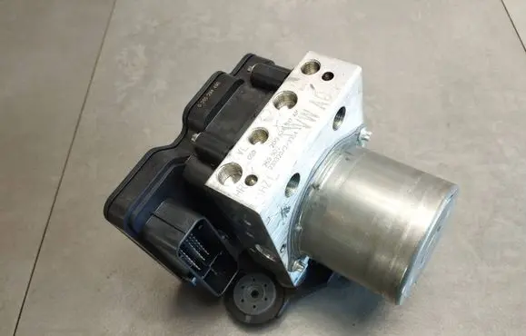 Volkswagen Polo VI ABS Pump 2Q0614517AP 2Q0614517N