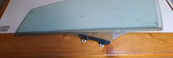 Honda Civic Front door window/glass (coupe) 