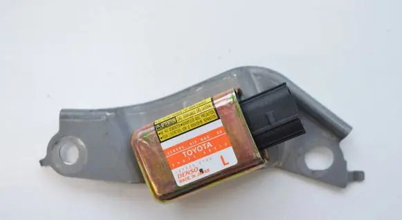 Lexus RX 330 - 350 - 400H Airbag deployment crash/impact sensor