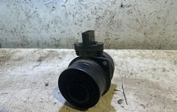 Volkswagen Golf V Mass air flow meter 0281002461 074906461B