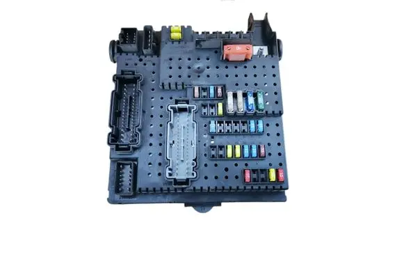 Volvo V70 Fuse module 28017881 06W225 30728512