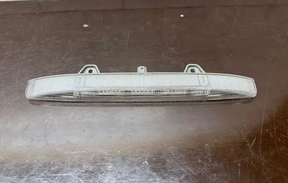 Toyota Prius (XW50) Third/center stoplight