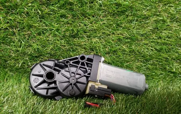 Audi Q7 4L Seat adjustment motor 82141808 0390203226