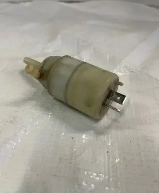 Audi 80 90 B3 Windscreen/windshield washer pump 171955651