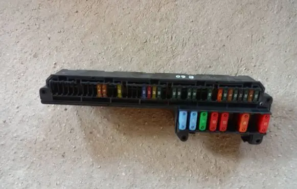 BMW 5 E60 E61 Fuse module 6957330